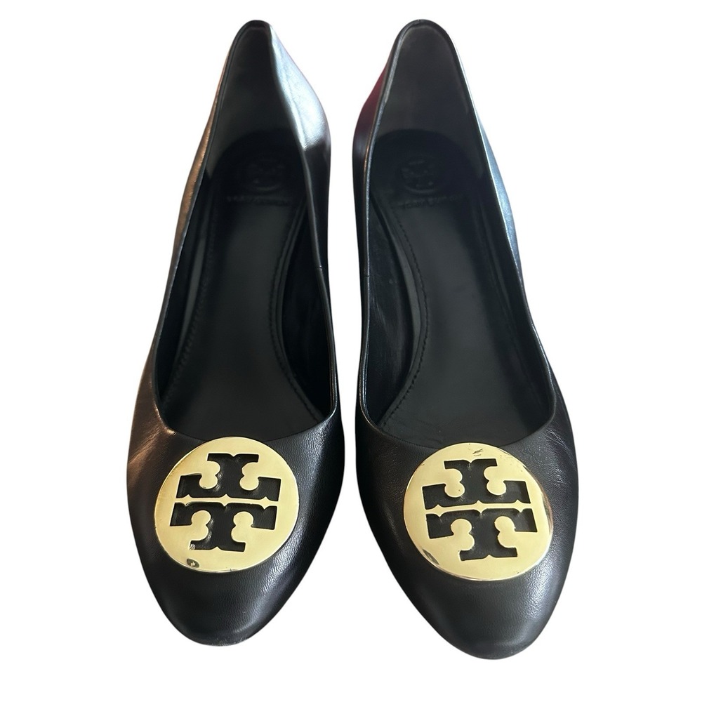 Tory‎ Burch Black Leather Chelsea Wedges Heels Women's Size 7 Gold Logo Pump